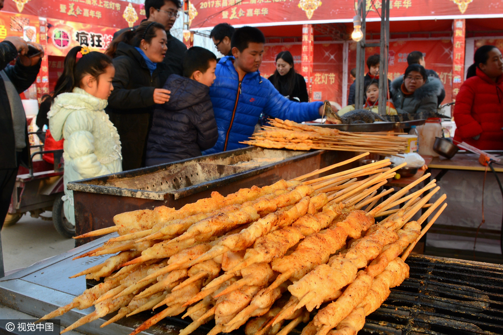 山东街头现鳄鱼肉烤串