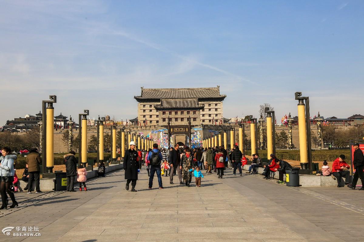 节日之南门广场