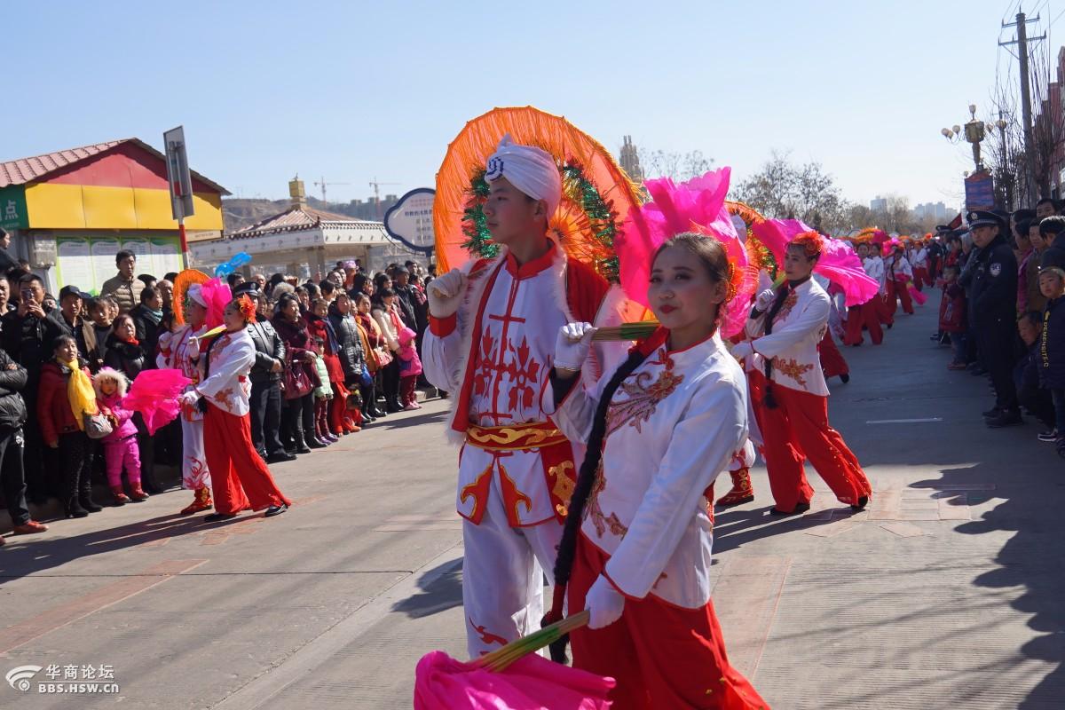 陕北绥德县城正月十五扭秧歌