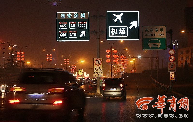 西安有了主动发光的指路牌夜间提升4060视认距离