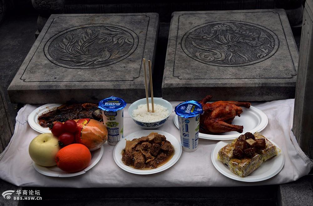 七律二首 守灵夜悼念母亲偶写 【严建设老照片254集】