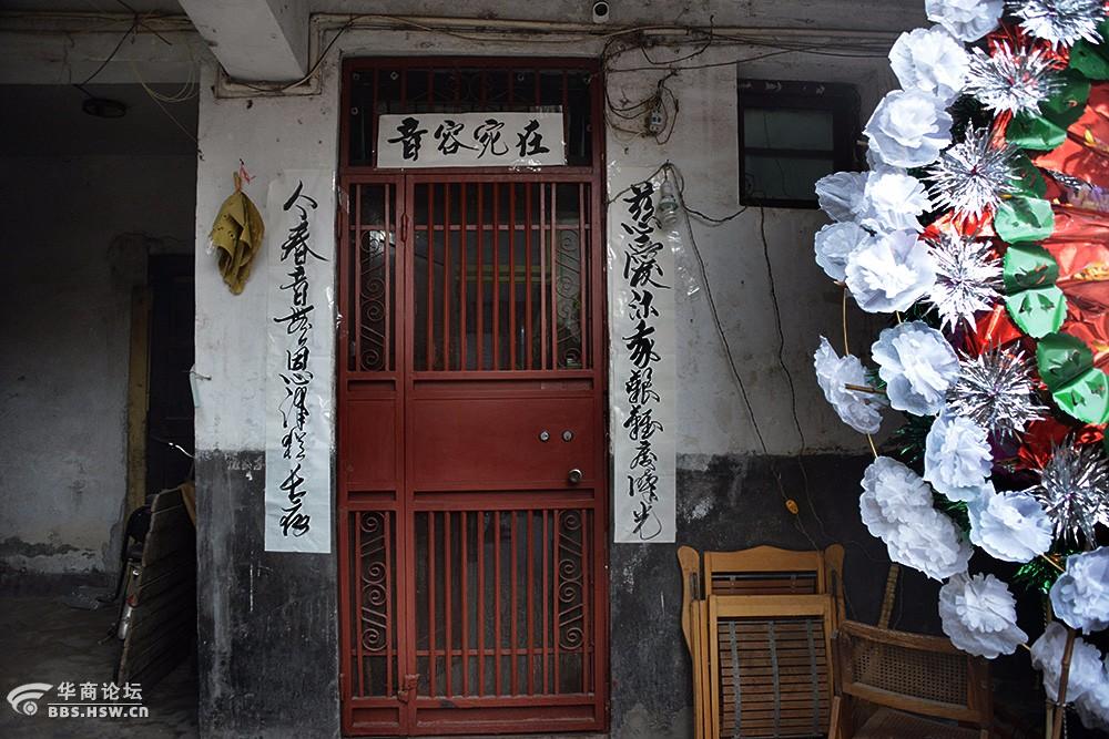 七律二首 守灵夜悼念母亲偶写 【严建设老照片254集】