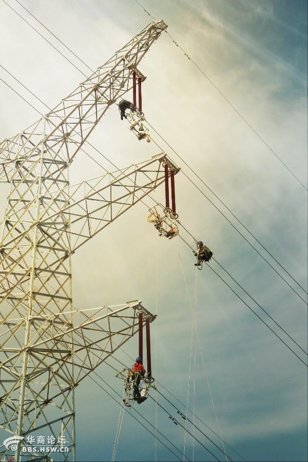 悬空作业的人们