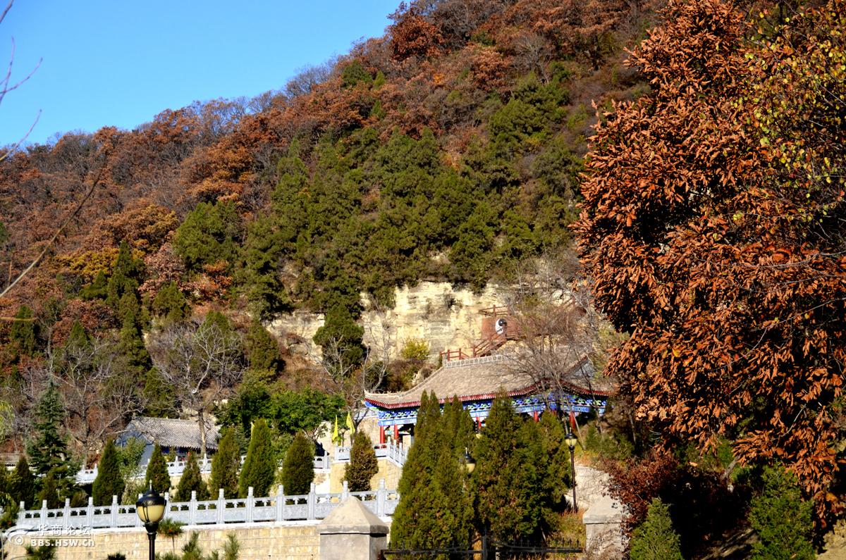 朝霞映照下的鬼谷子庙