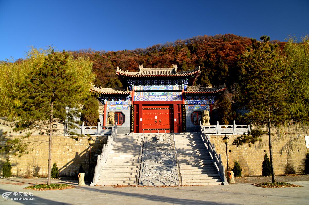 朝霞映照下的鬼谷子庙