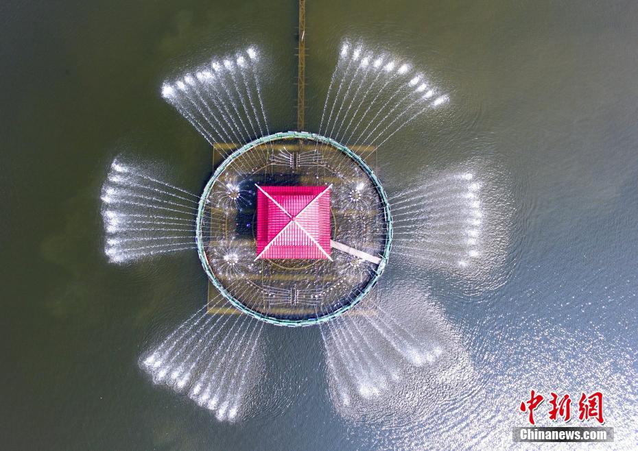 航拍井冈山移动音乐喷泉