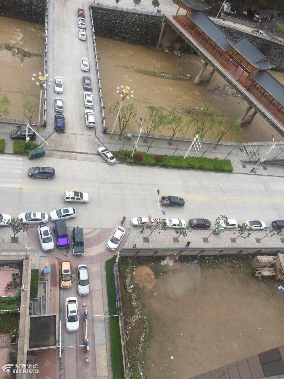 柞水县盘龙观邸小区世上最牛物业欺负业主不让回家