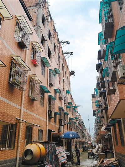 西安甘家寨惊现疯狂加盖 3层被改成6层你敢租吗?