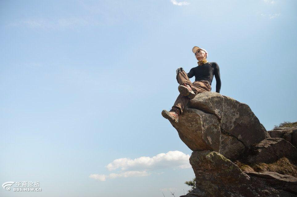 每到一个制高点极目远眺,冰晶顶,光头山尽收