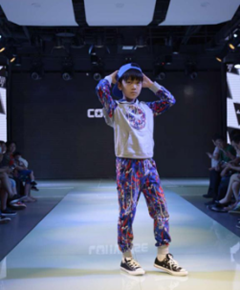 吴瑾昊：帅气可爱的男模