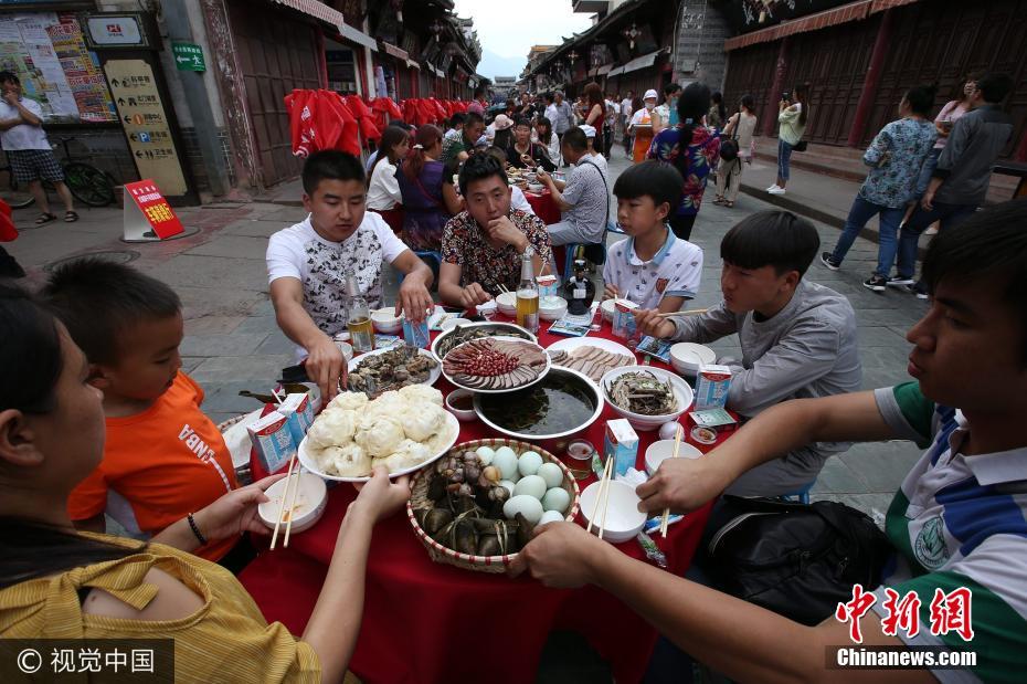 四川会理举办端午万人宴