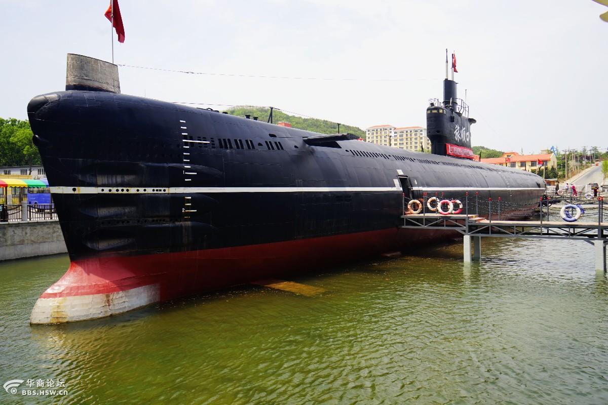 游览退役潜艇(旅顺口)