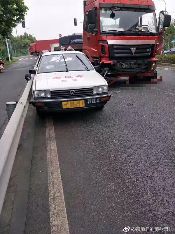 陕西小伙在上海参加驾校考试时被货车撞倒身受重伤