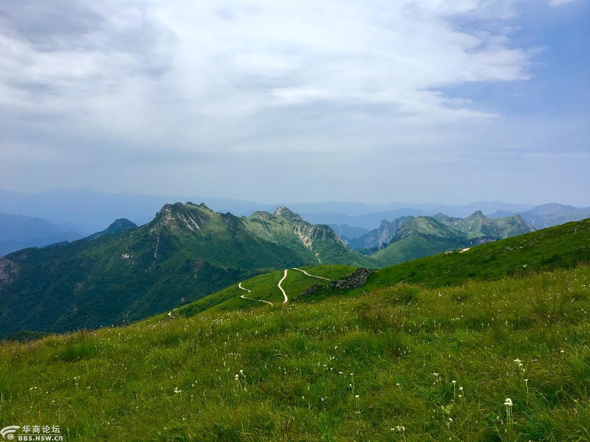 光秃山顶览景高山草甸徜徉