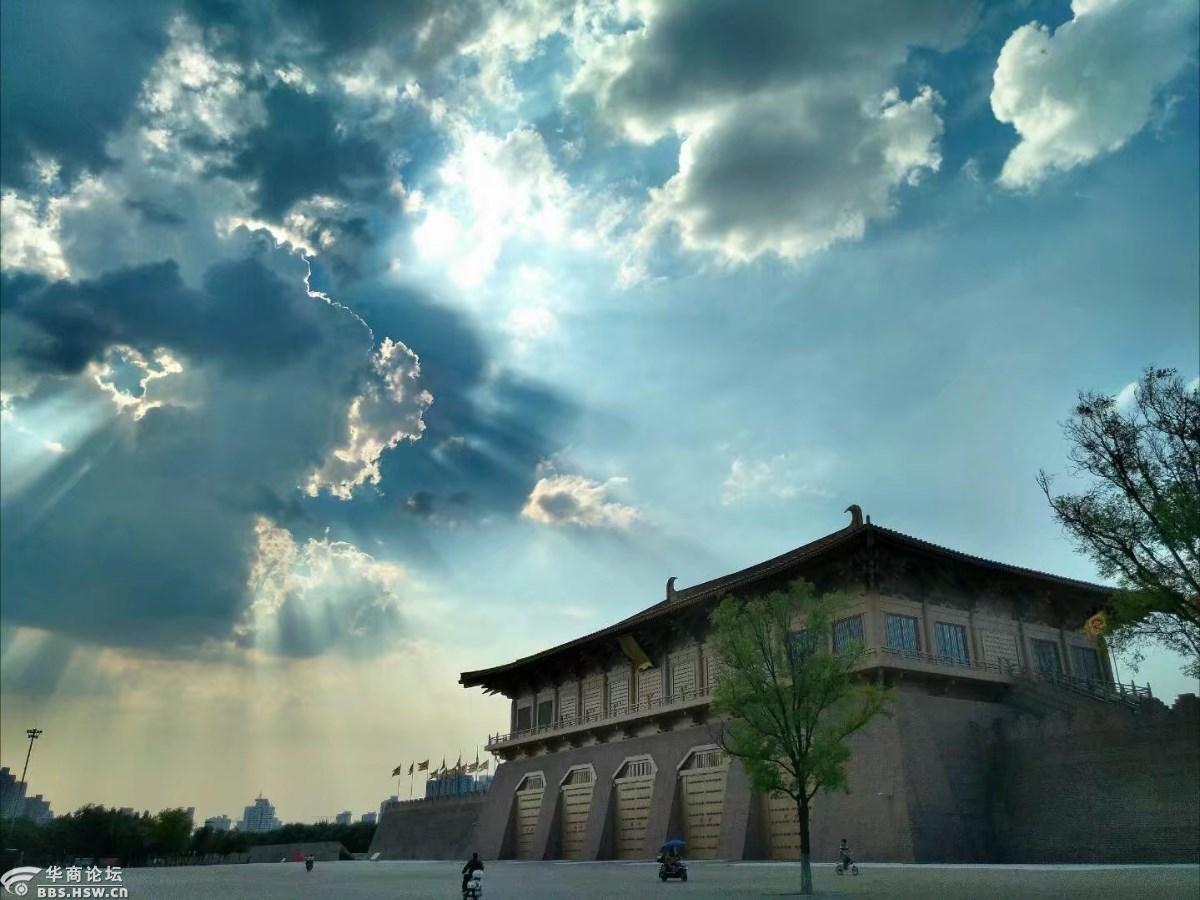 烧烤模式下明宫看云彩手机拍西安