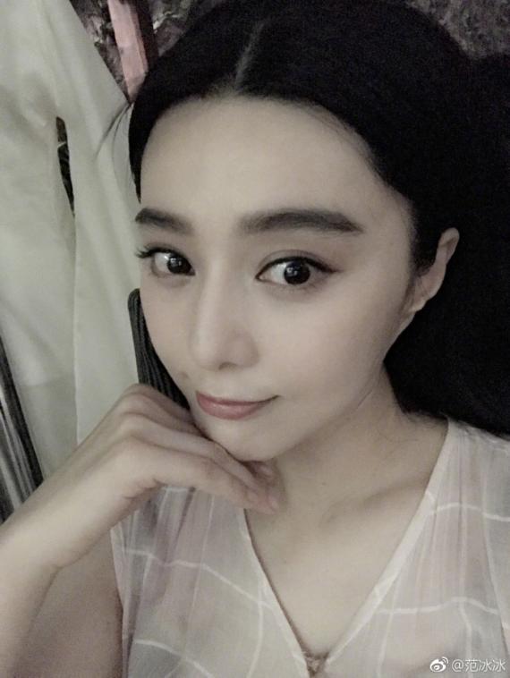 自拍还是他拍美?范冰冰被偷拍精致如睡美人