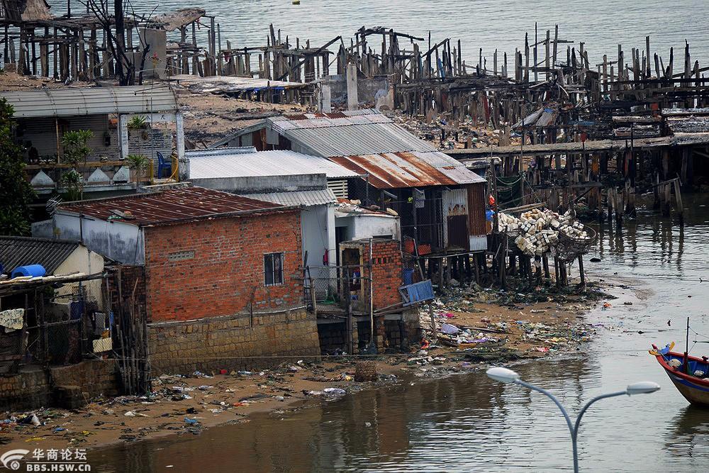 越南渔村的贫民窟,正在拆迁中【严建设】