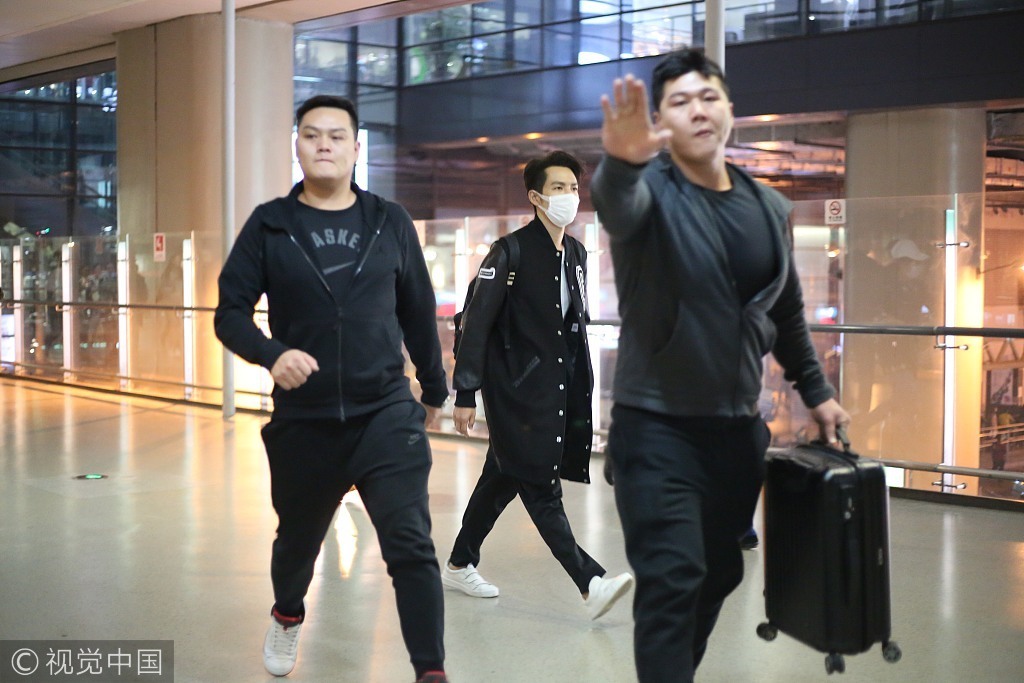 钟汉良穿棒球服青春十足 助理怒指镜头