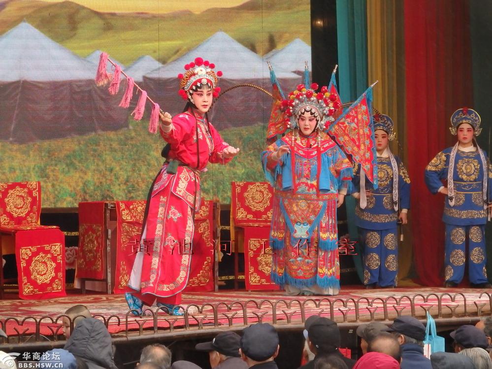西安青年秦腔艺术团在宝鸡市党家村演出秦腔大戏