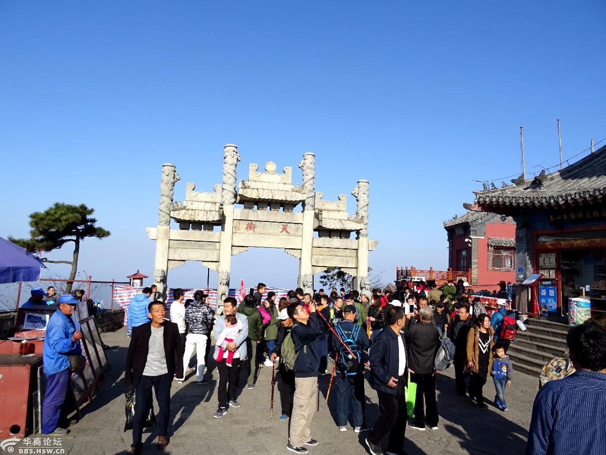 重阳节登高泰山寥廓江天万里霜