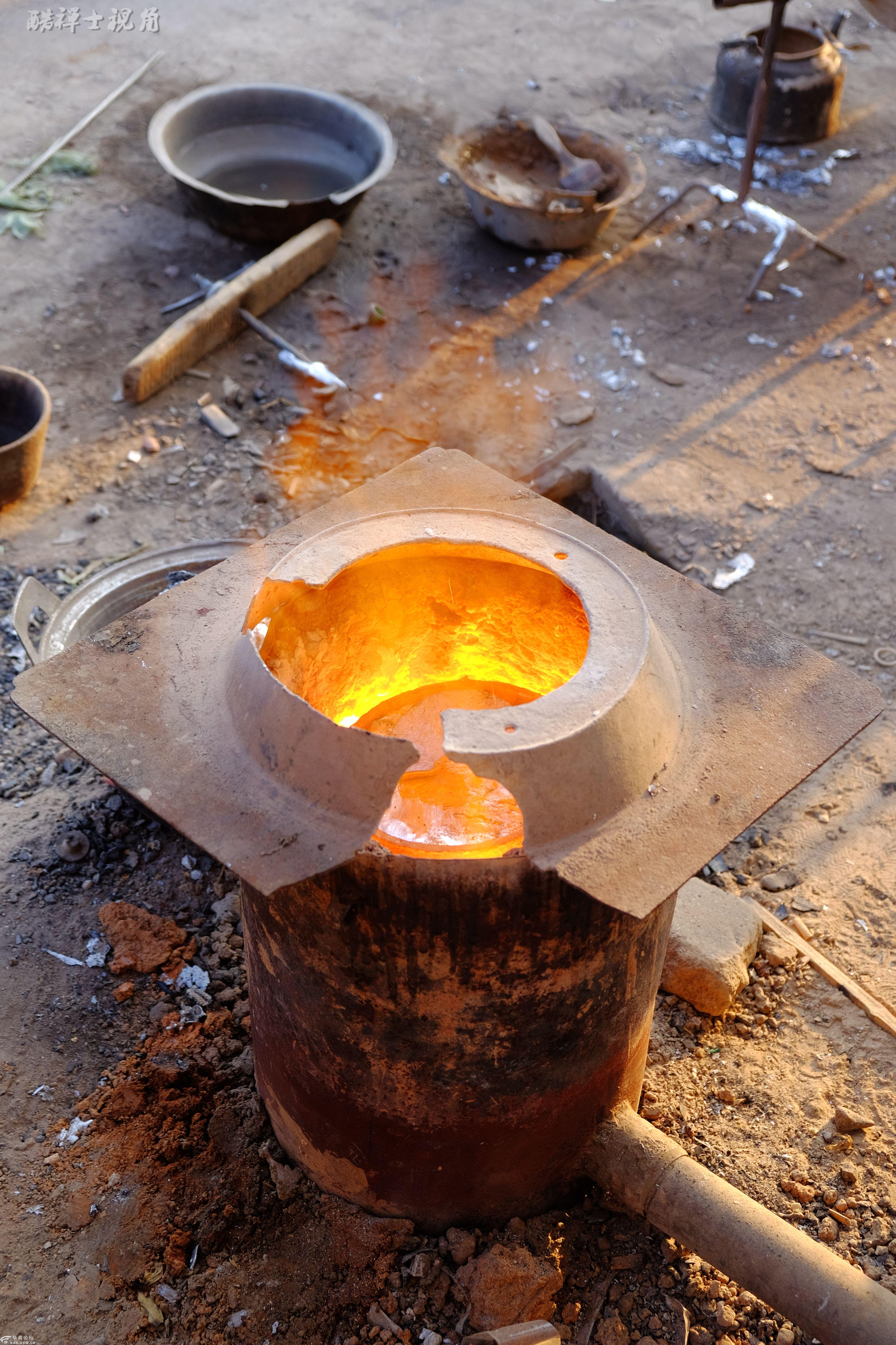 即将消失的匠人传统手艺倒铝锅