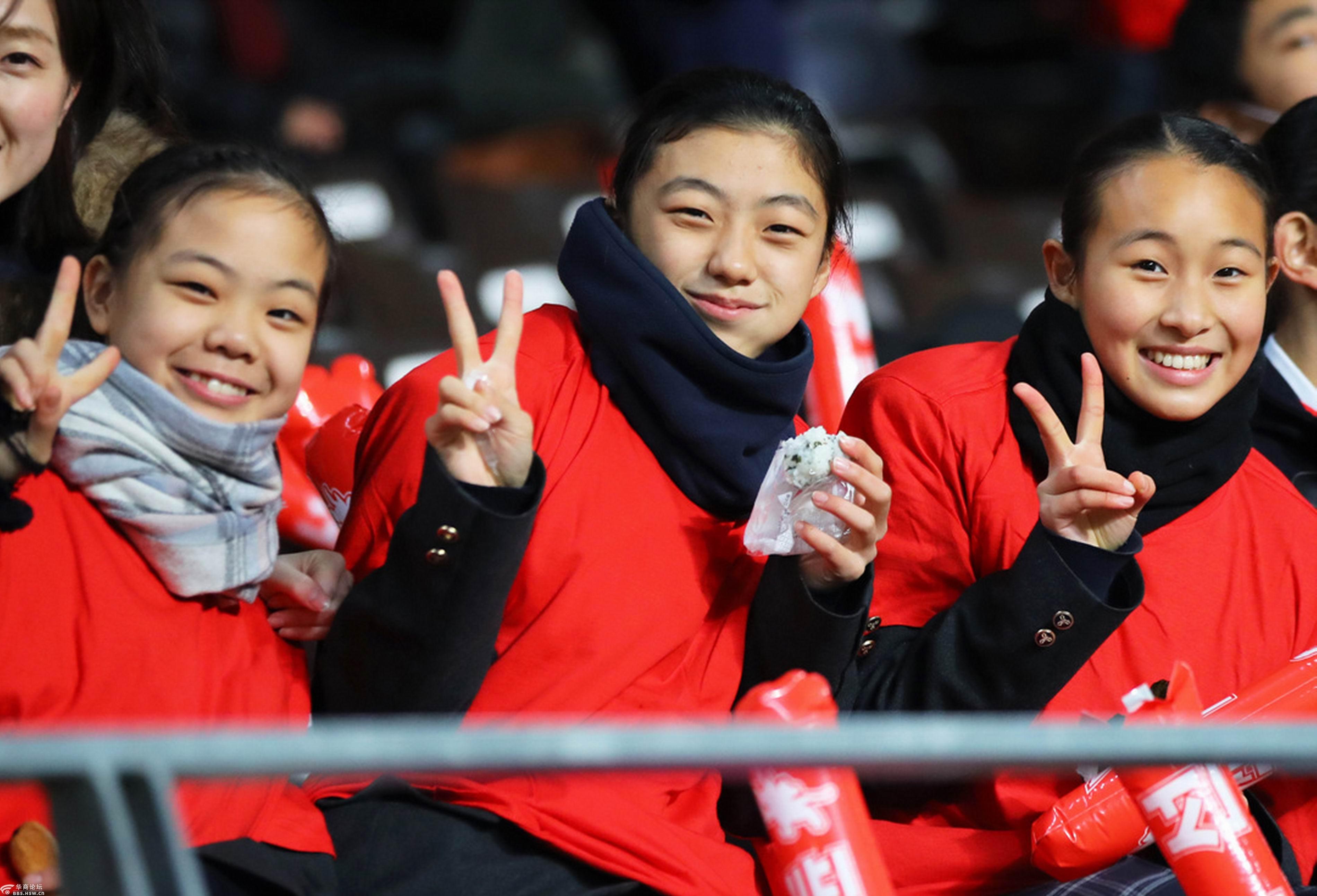 朝鲜旅日侨胞女高中生助威团