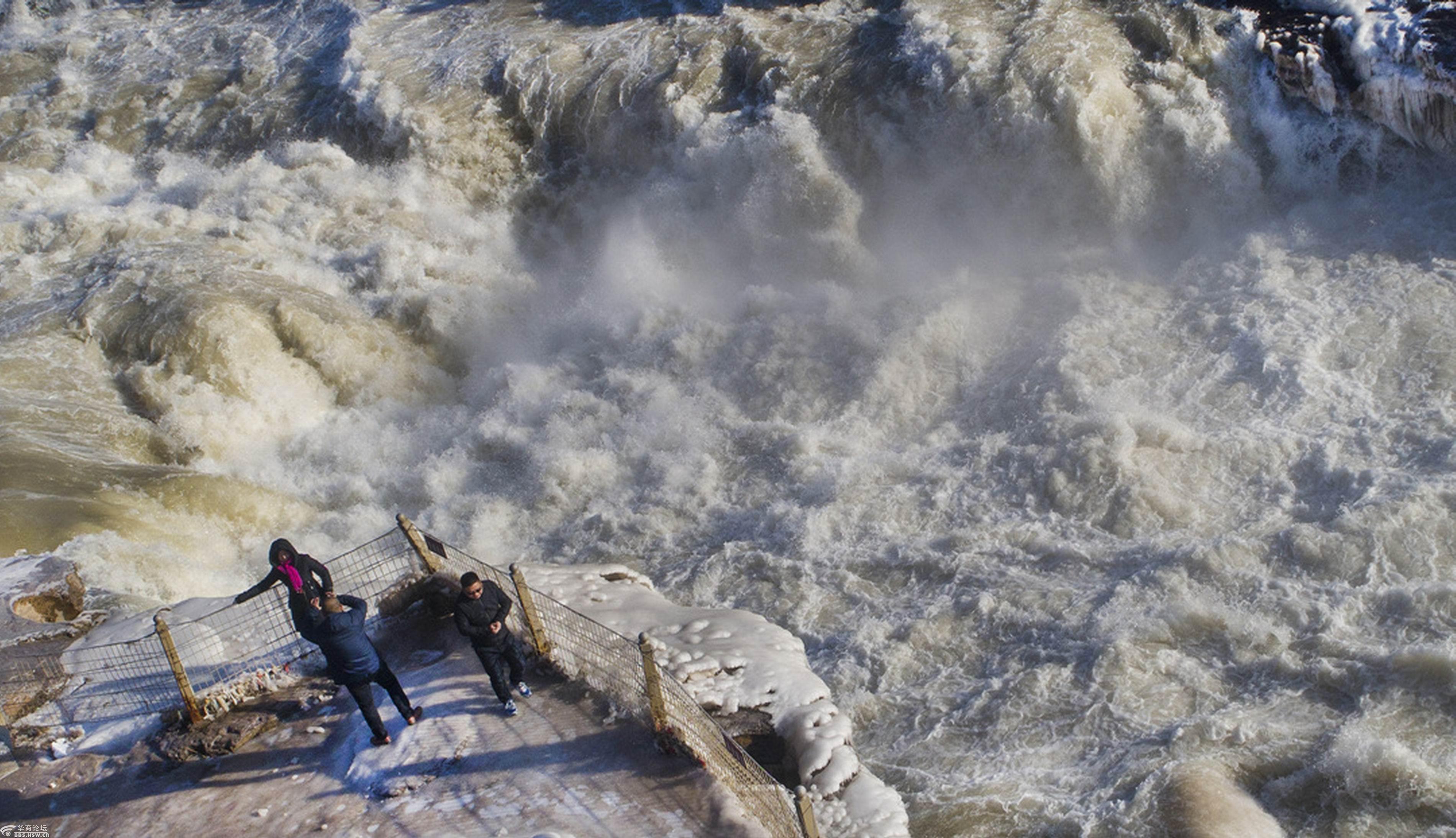 陕西省北部地区黄河壶口冰瀑布风景