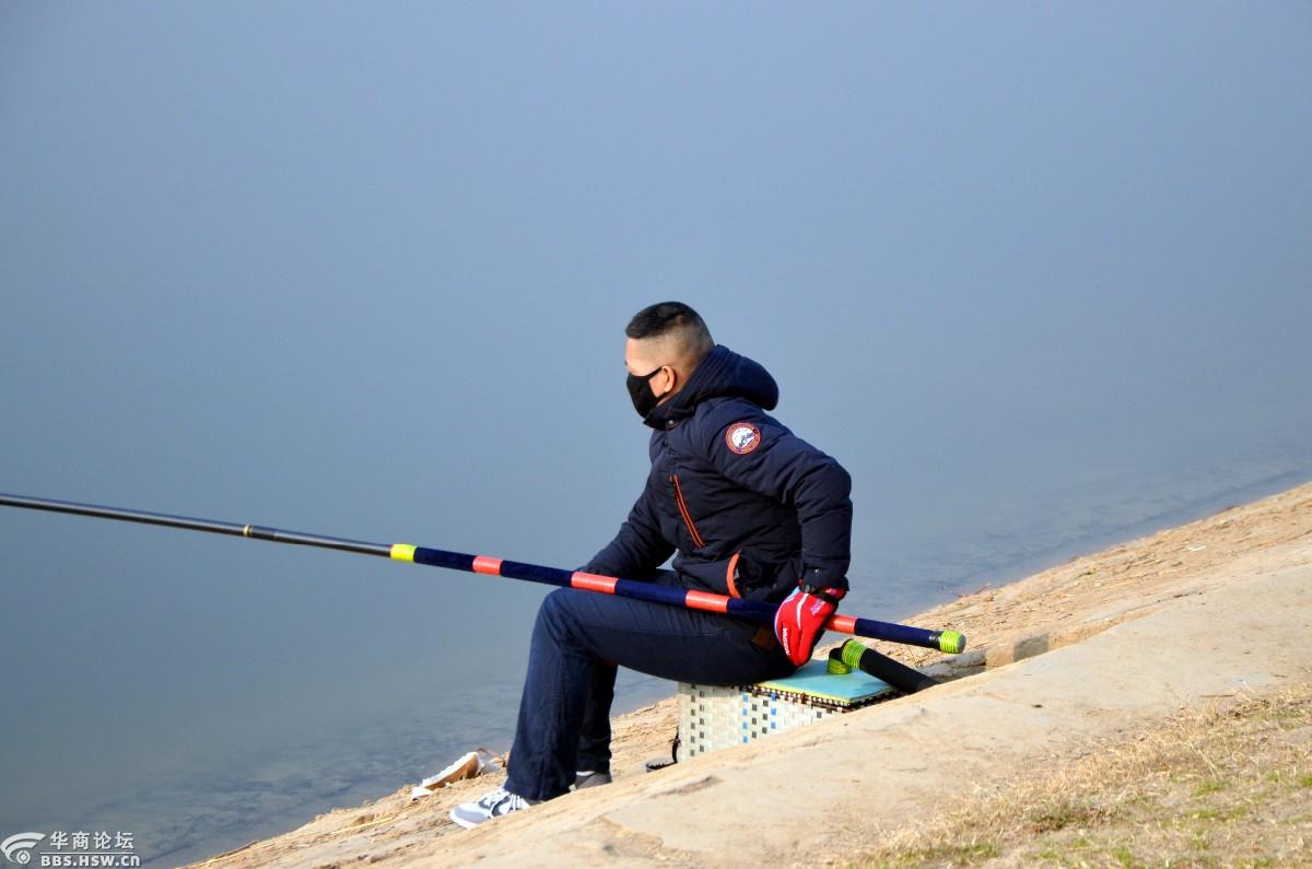 灞河畔的垂钓者