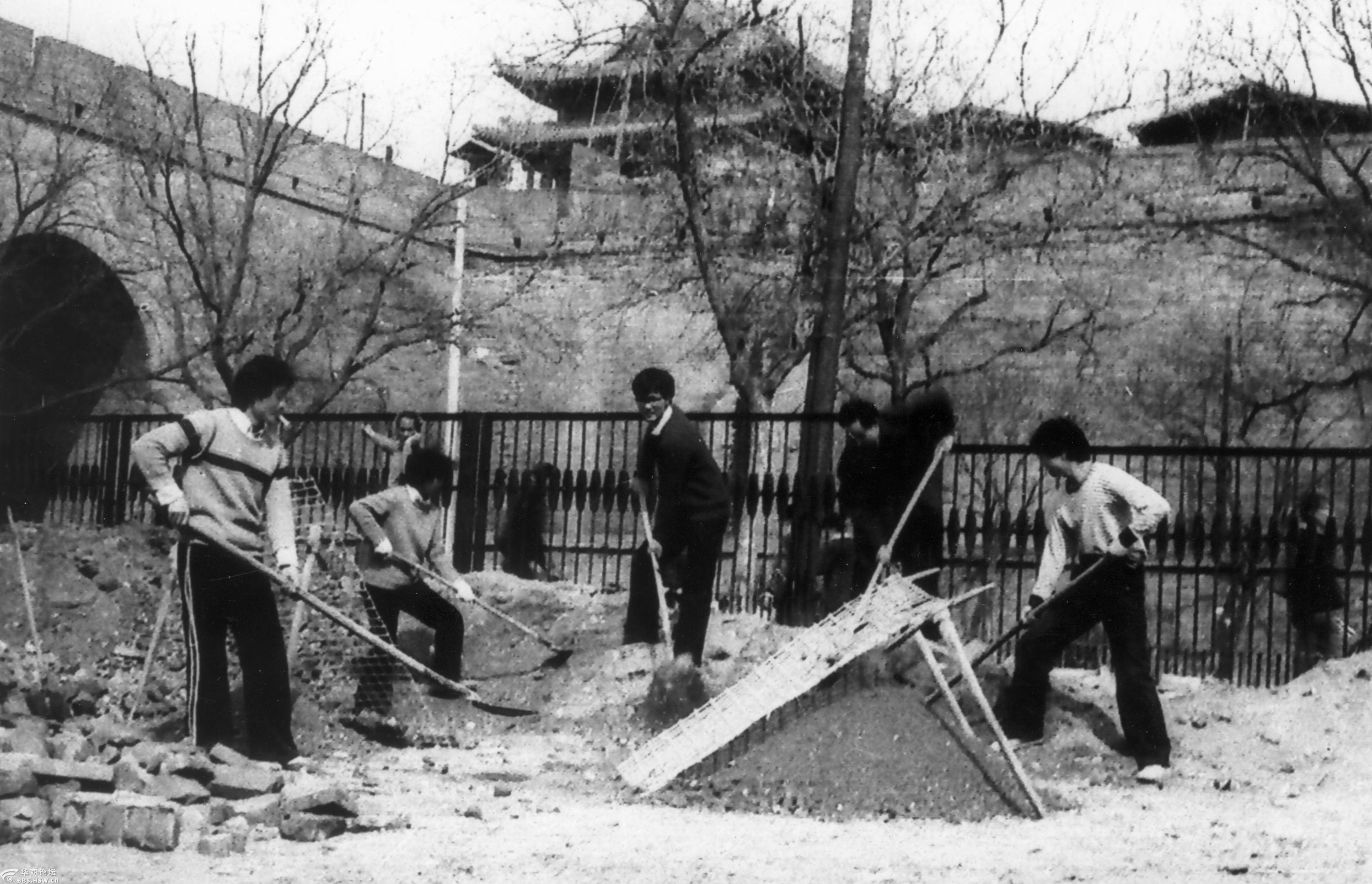 老照片:八十年代参加修护城河义务劳动-西安论坛-华商论坛