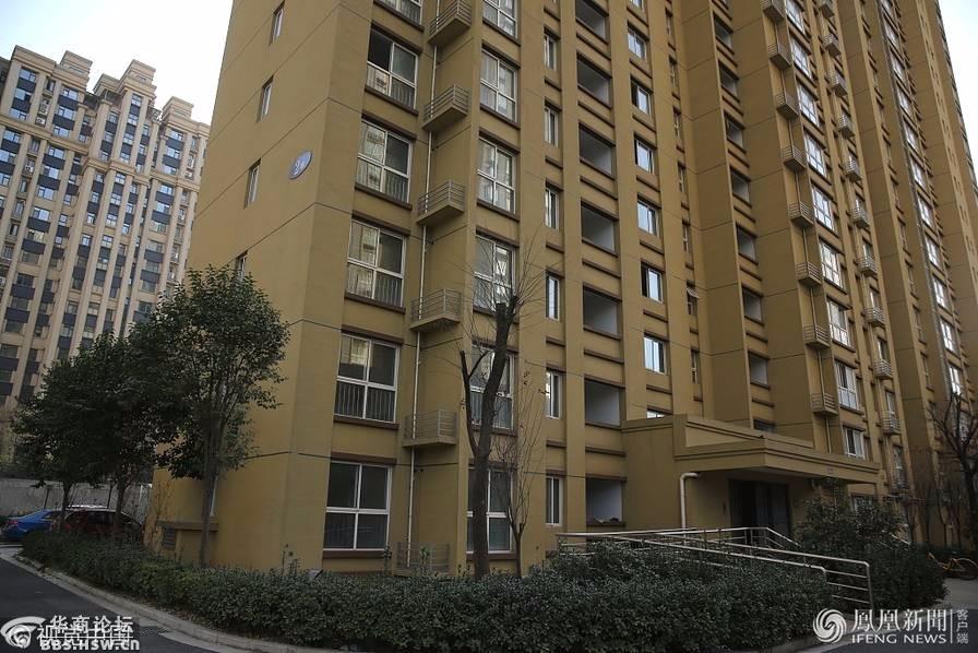 西安木塔寨北村回迁房小区还未入住瓷砖已脱落一地