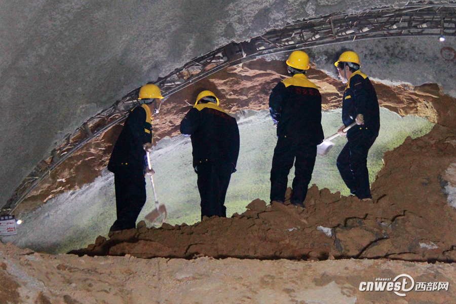 国内最长纯黄土隧道蒙华铁路延长郑庄隧道提前贯通