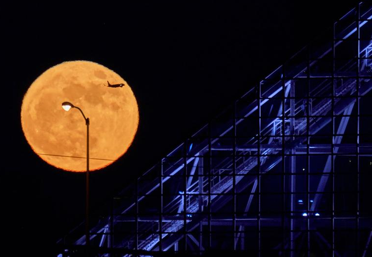 超级月亮现身各地有点