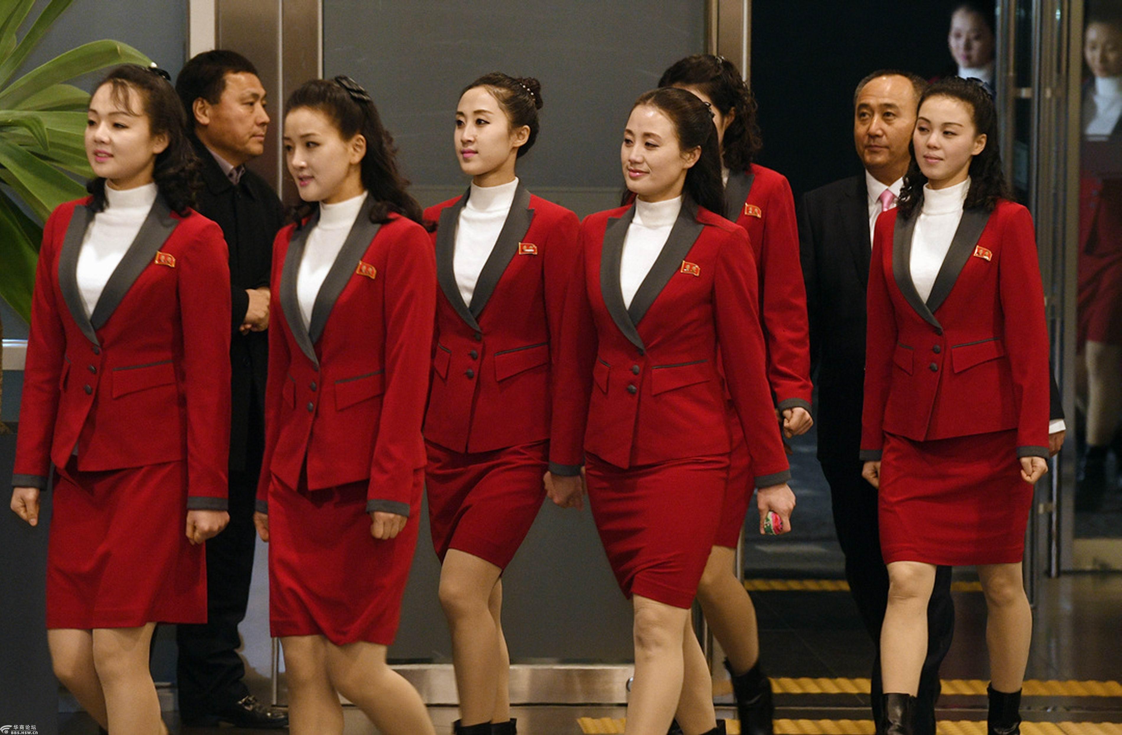 朝鲜拉拉队员出席欢迎晚餐