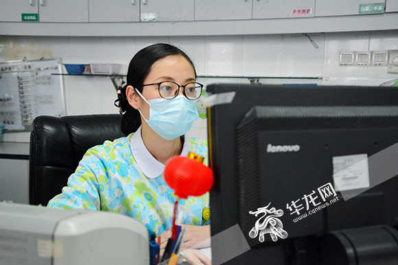 媒体走转改】军嫂护士的别样春节:和丈夫视频道平安后 继续坚守岗位