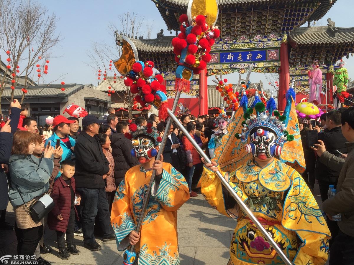 手机拍大年初一西府老街社火