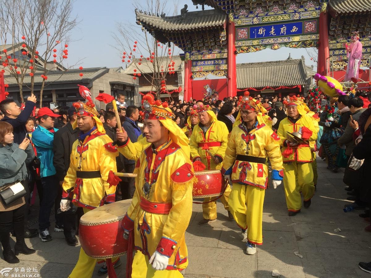 手机拍大年初一西府老街社火