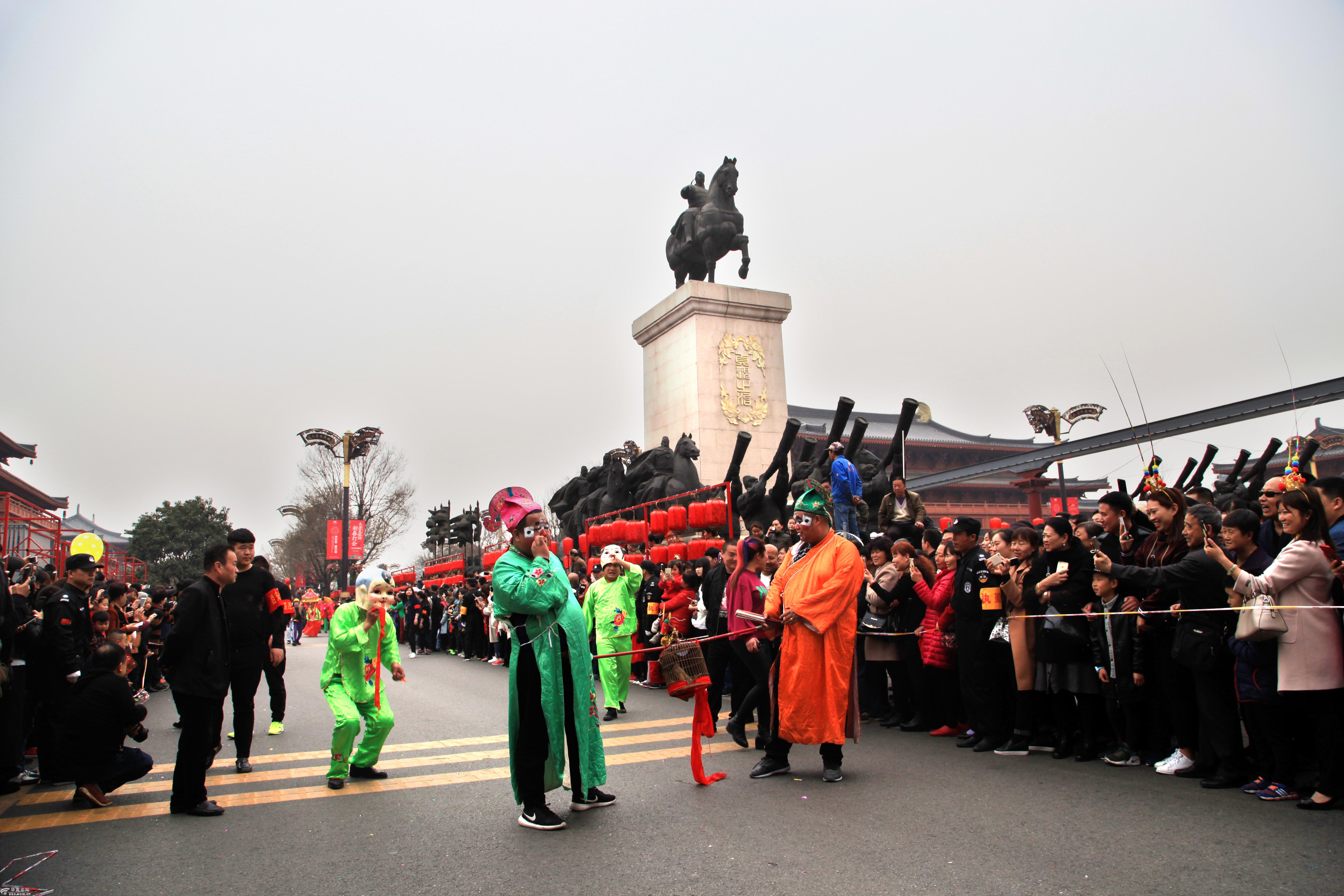 摄影日记三兆村社火中那些令人忍俊不禁的角色