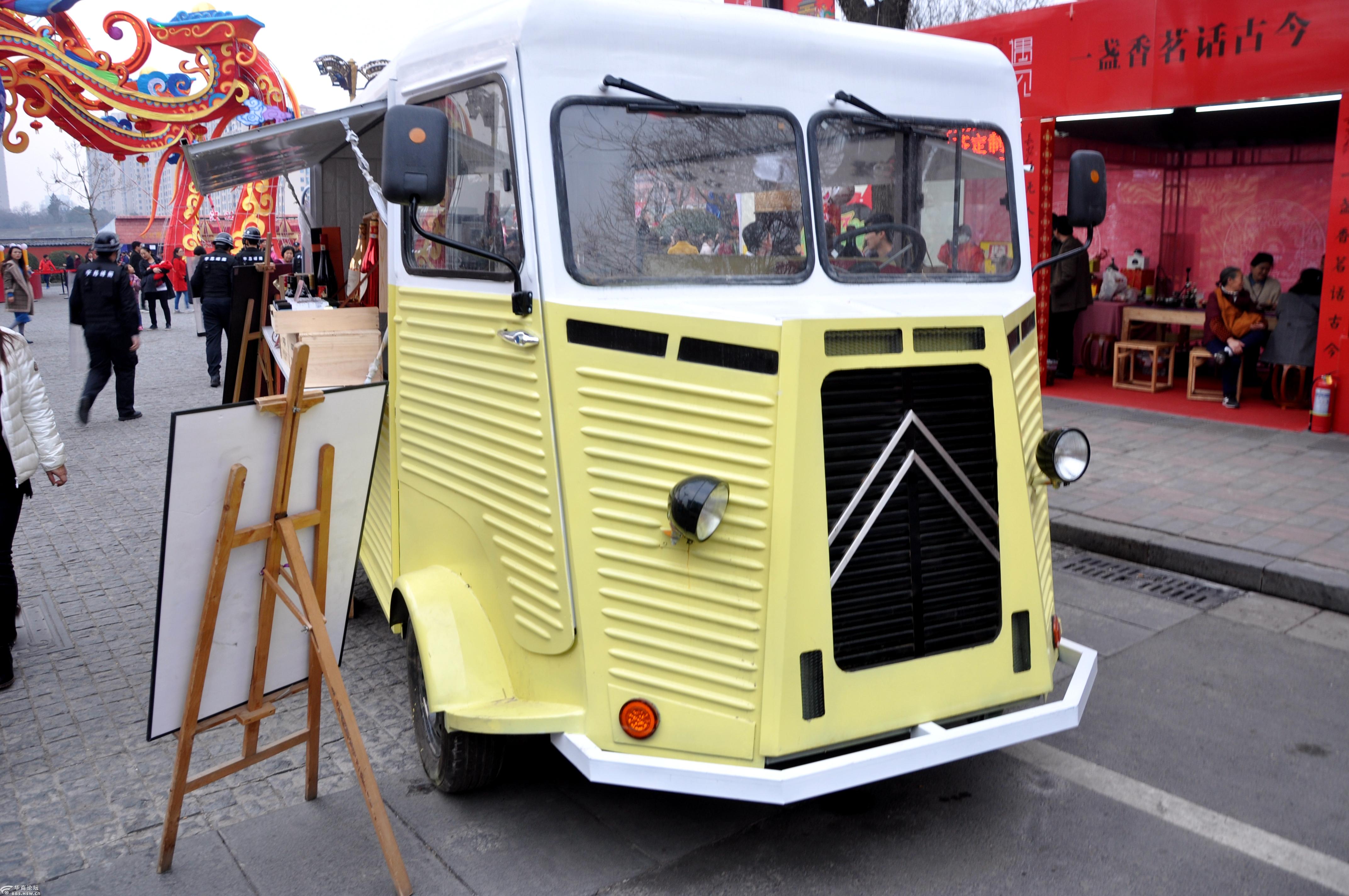 戊戌年大年西安大唐不夜城的车货郎