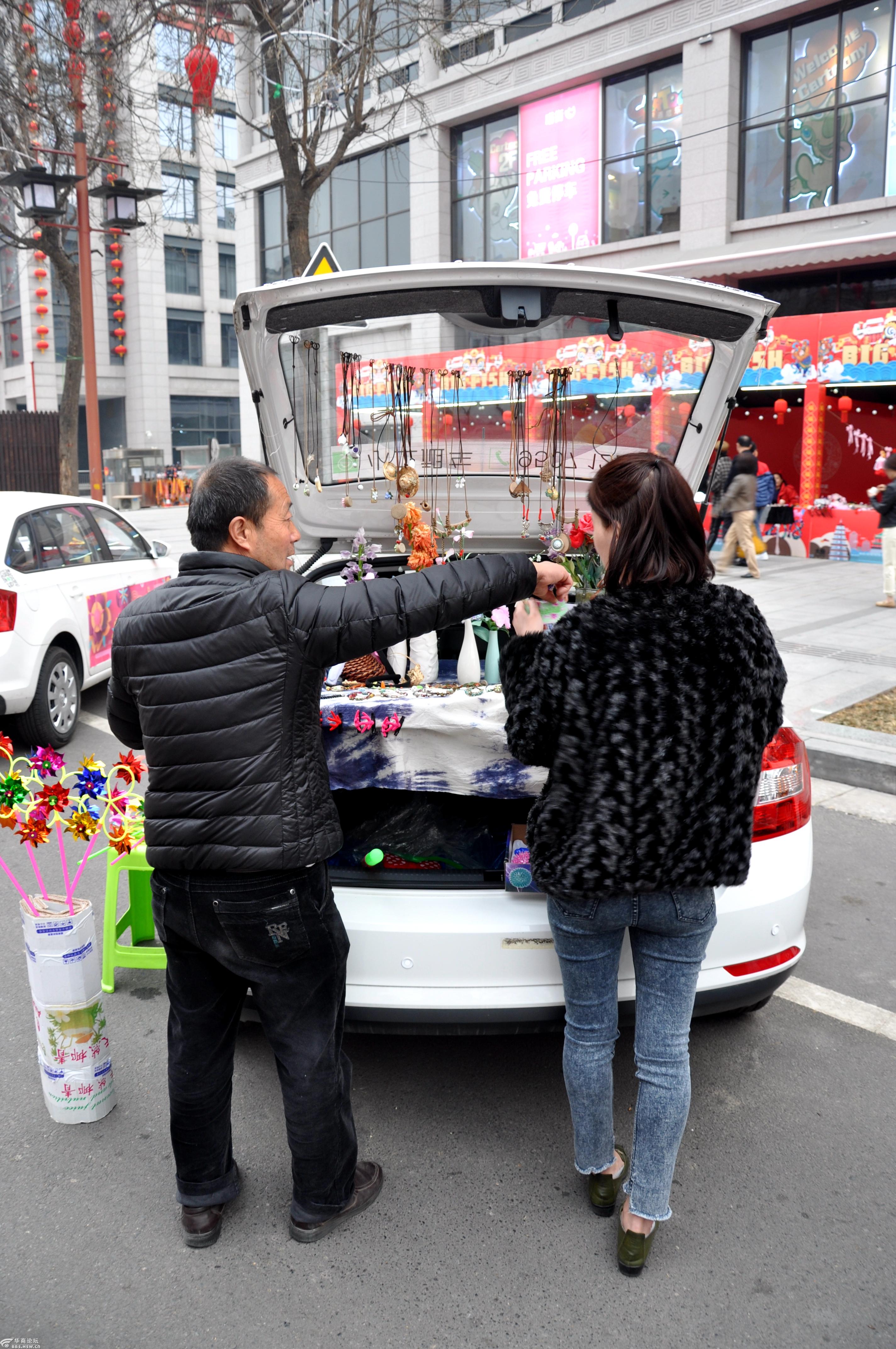 戊戌年大年西安大唐不夜城的车货郎