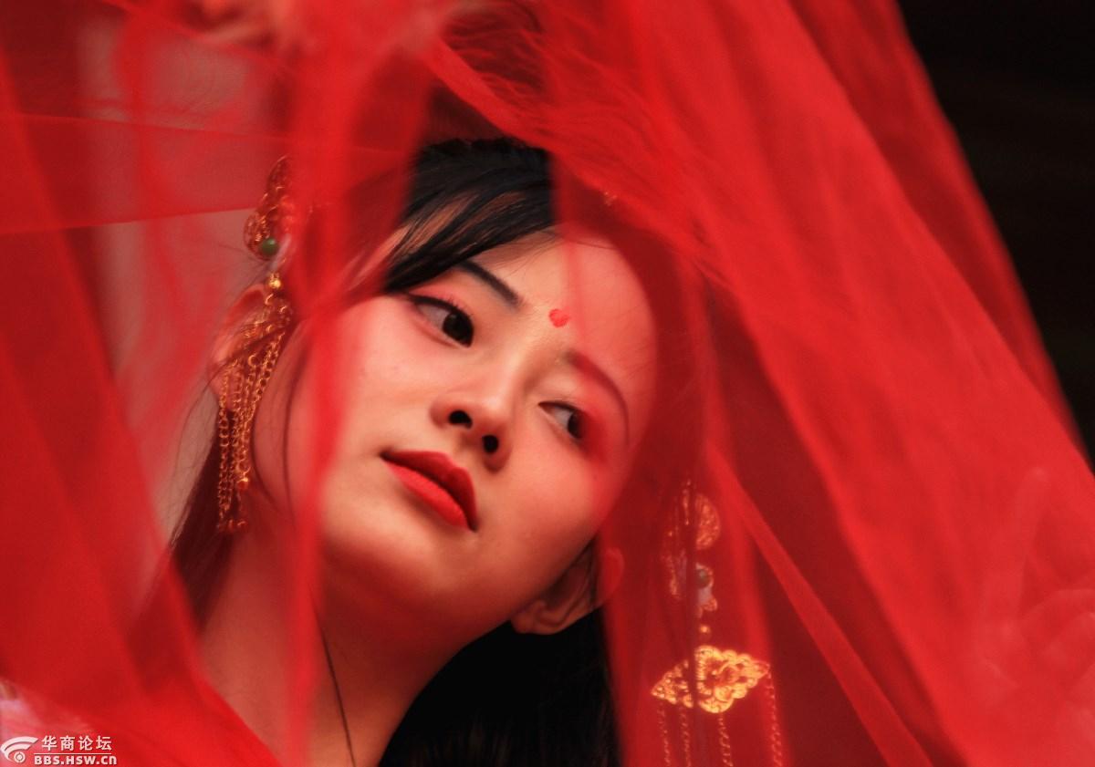 青龙寺红衣少女