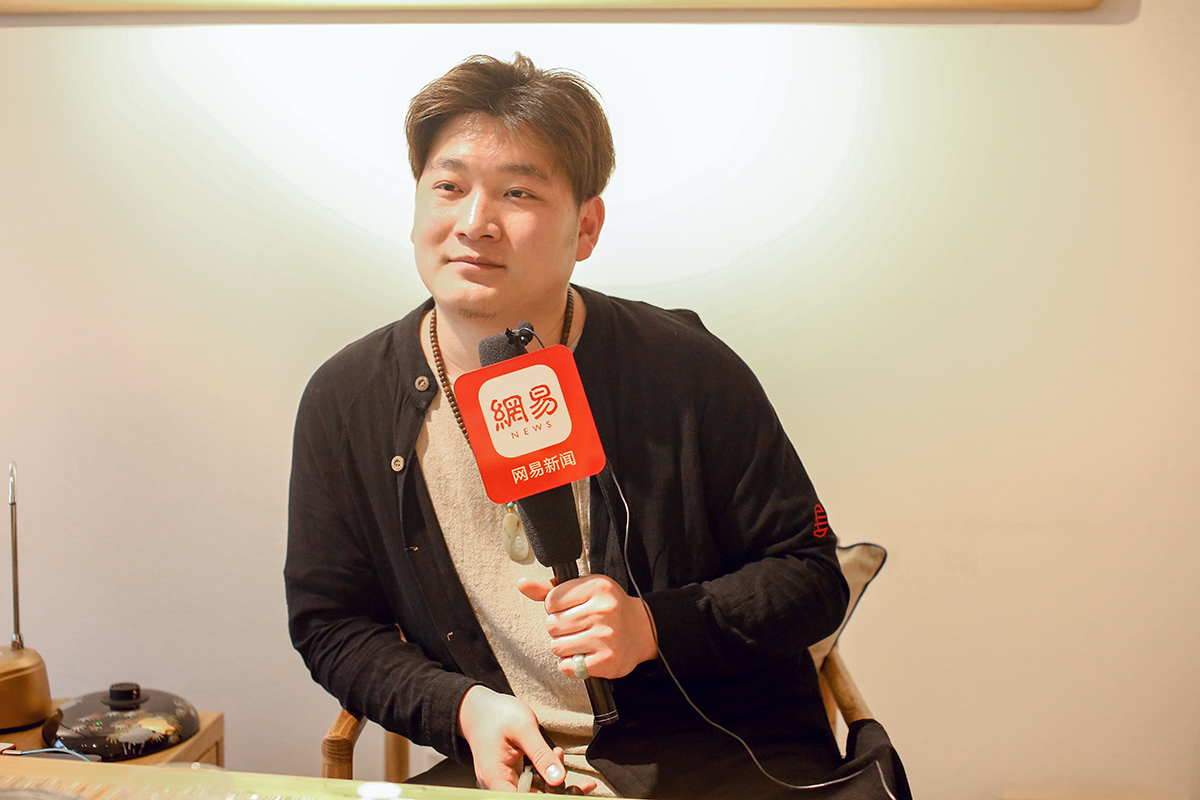 知情人曝张木易篡改年龄私生活混乱:疑恋情是炒作