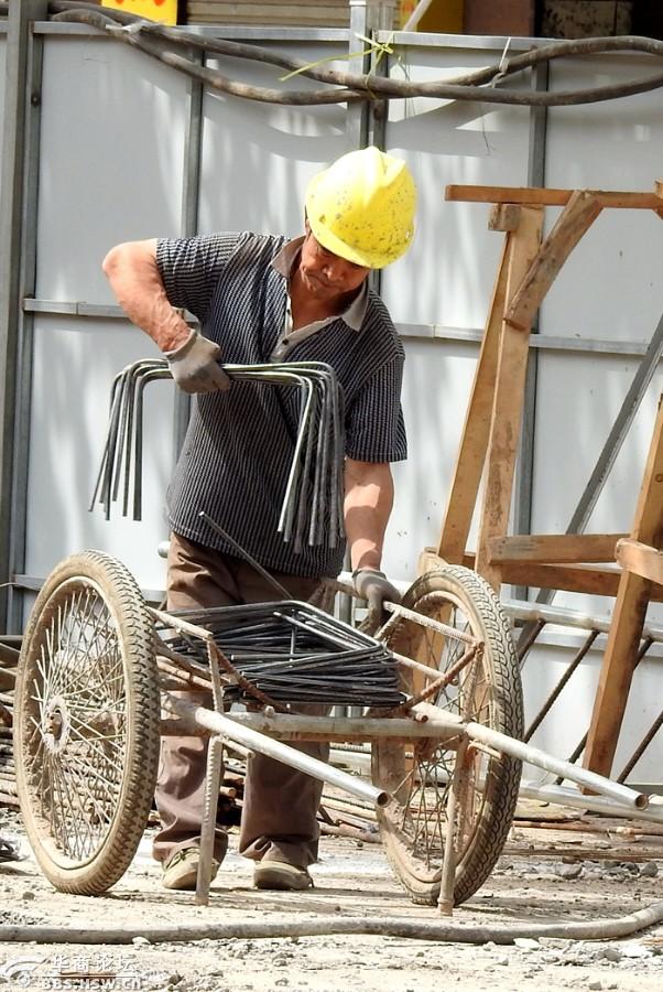 向五一节这天坚持在工地干活的工人师傅问好!
