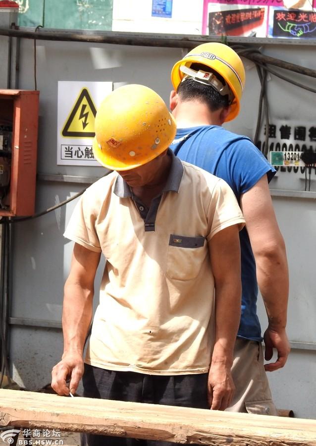 向五一节这天坚持在工地干活的工人师傅问好!