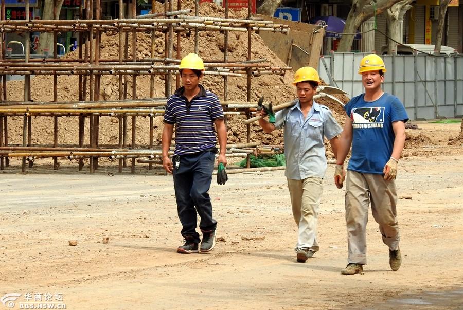 向五一节这天坚持在工地干活的工人师傅问好!