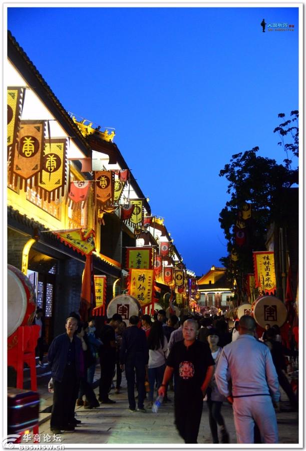 大唐小镇的迷人夜景