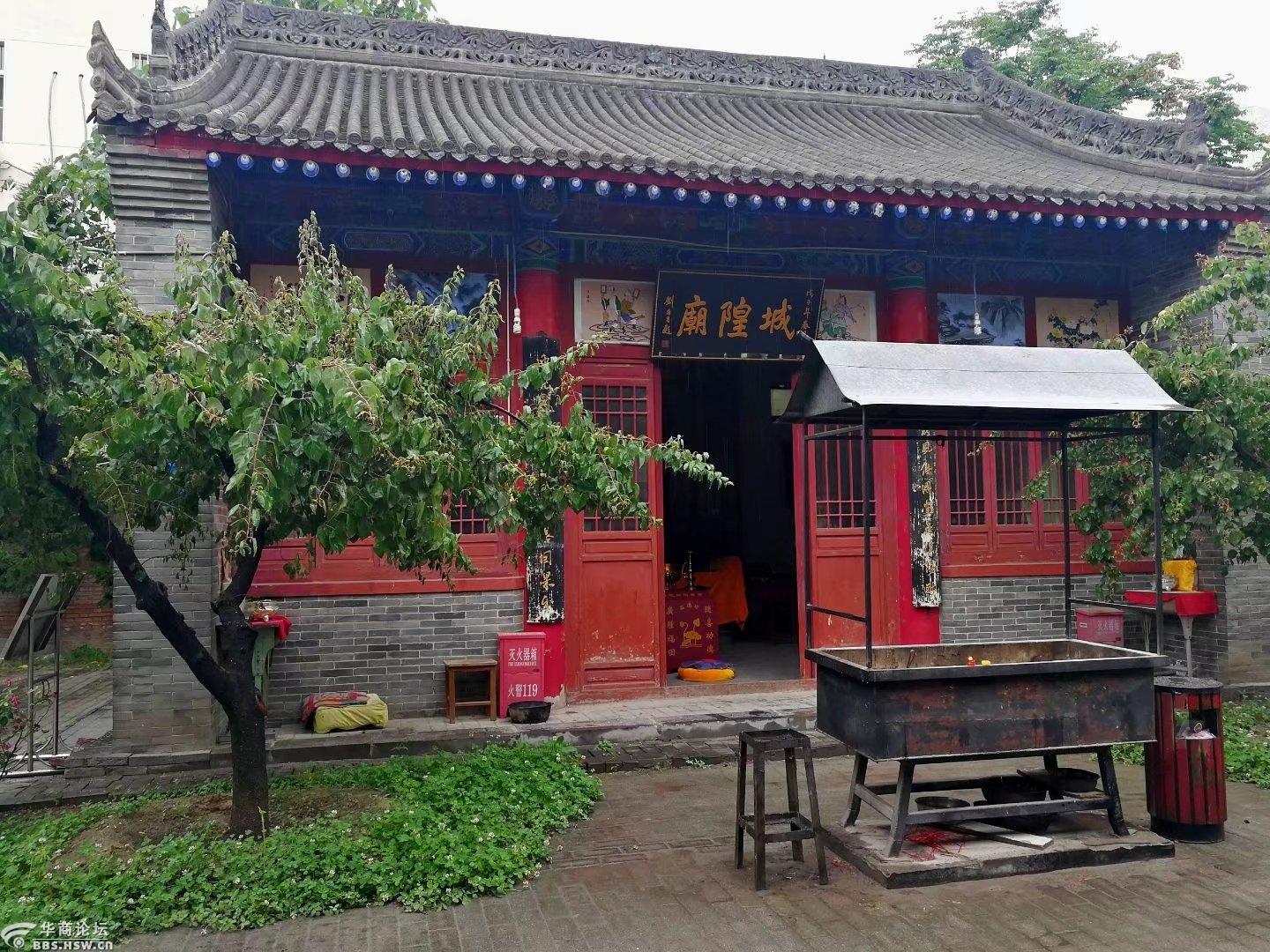 咸阳古刹安国寺里的那块石匾