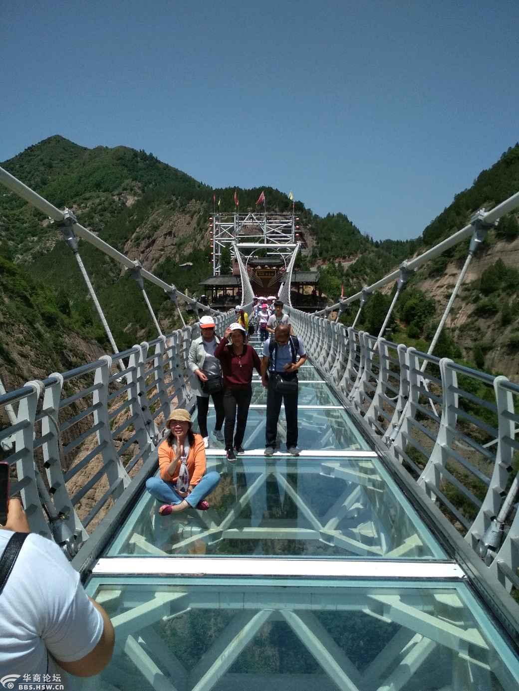 感受九龙山玻璃栈道和玻璃悬索桥的魅力