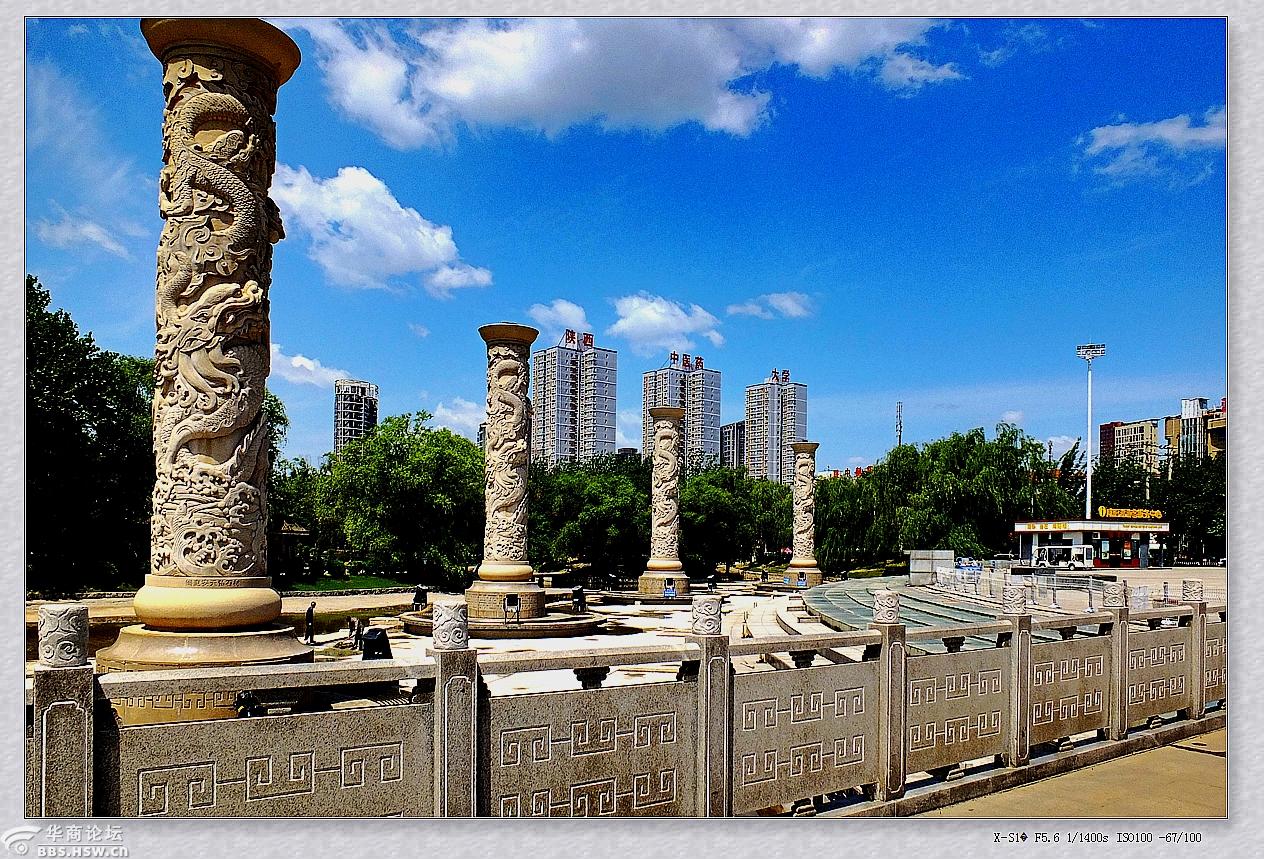 统一广场赏书画