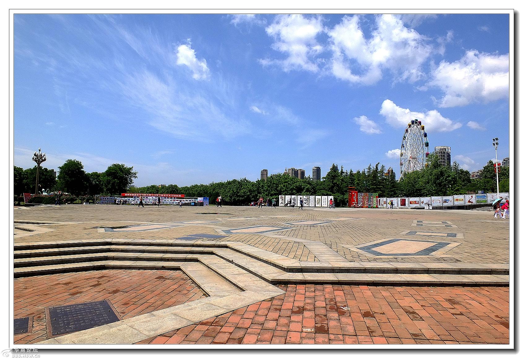 统一广场赏书画