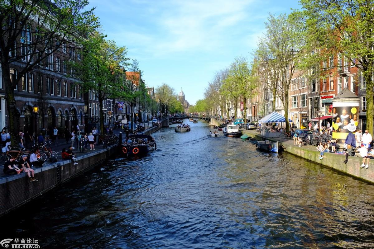 乘坐运河游船观光阿姆斯特丹—翱翔行摄欧洲之七